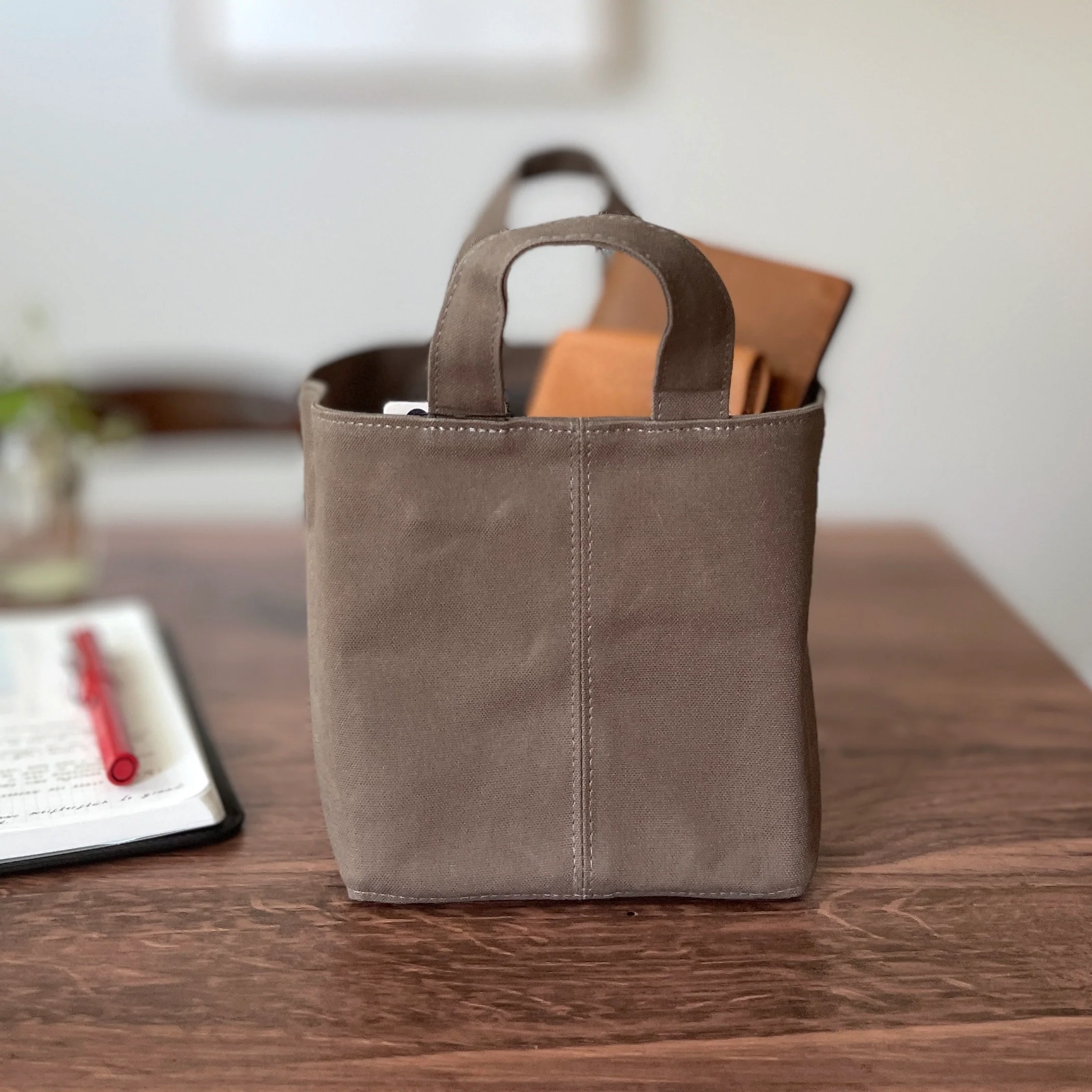 [AP] Square Tote - Image 13