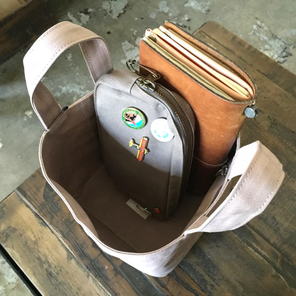 [AP] Square Tote - Image 14