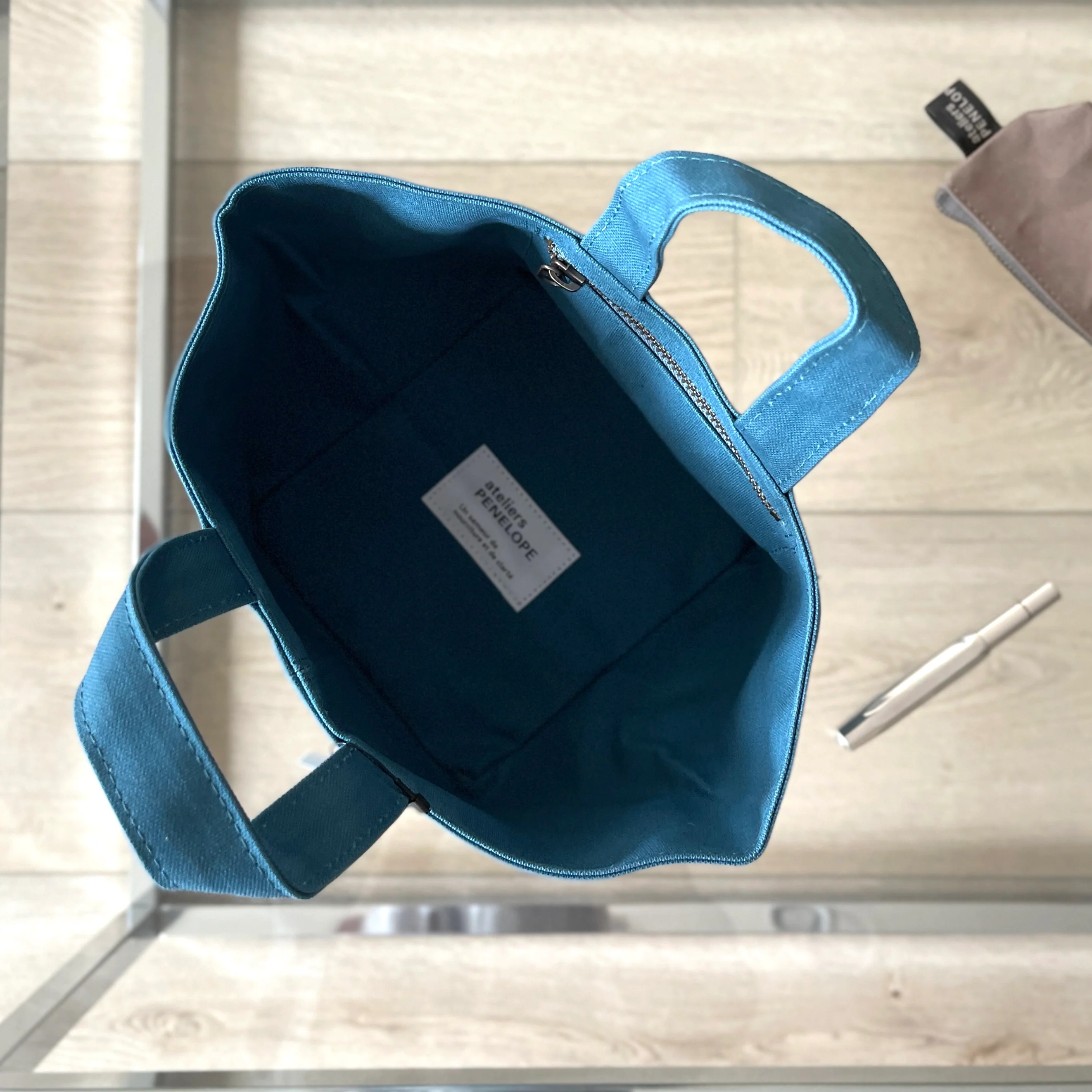 [AP] Square Tote - Image 25