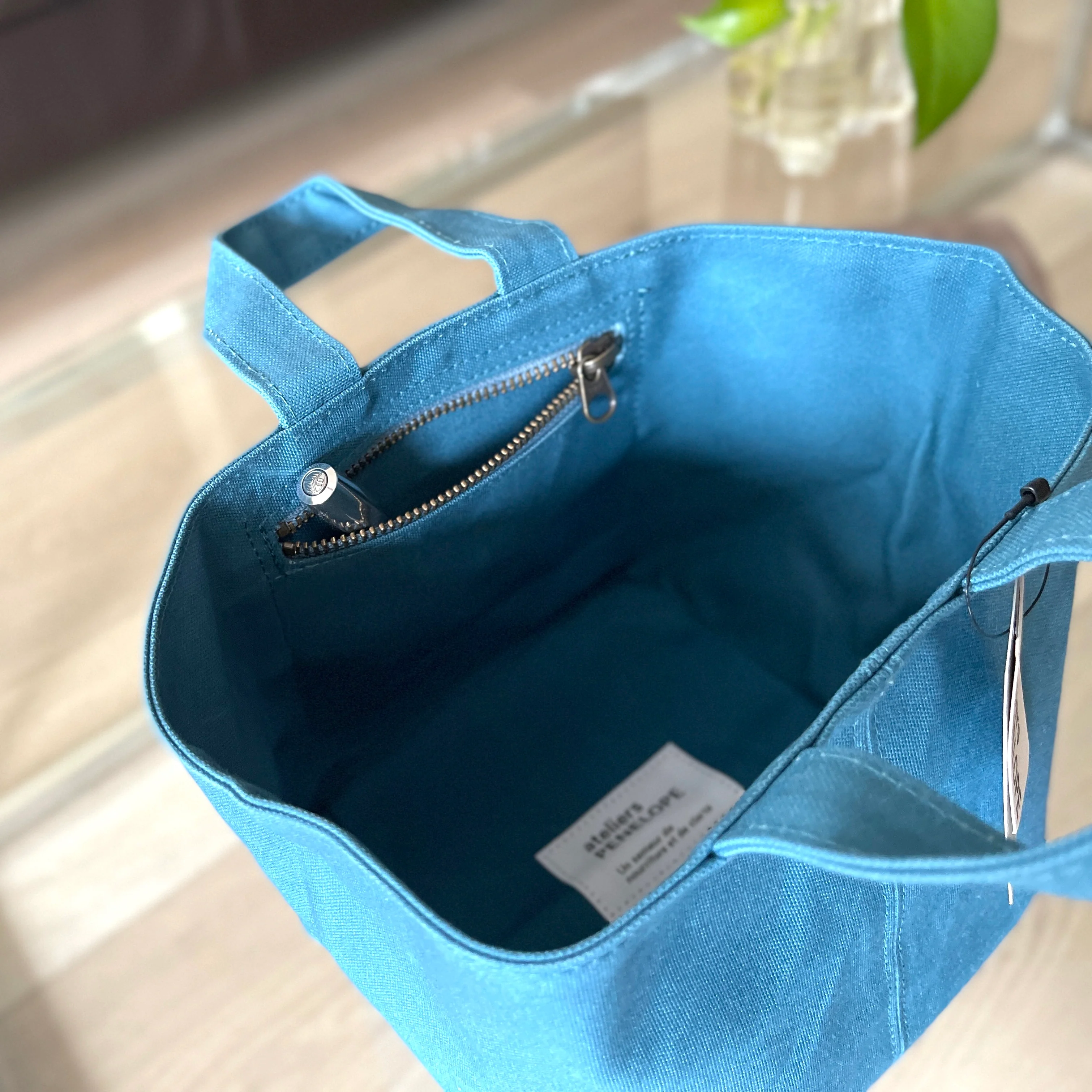 [AP] Square Tote - Image 26