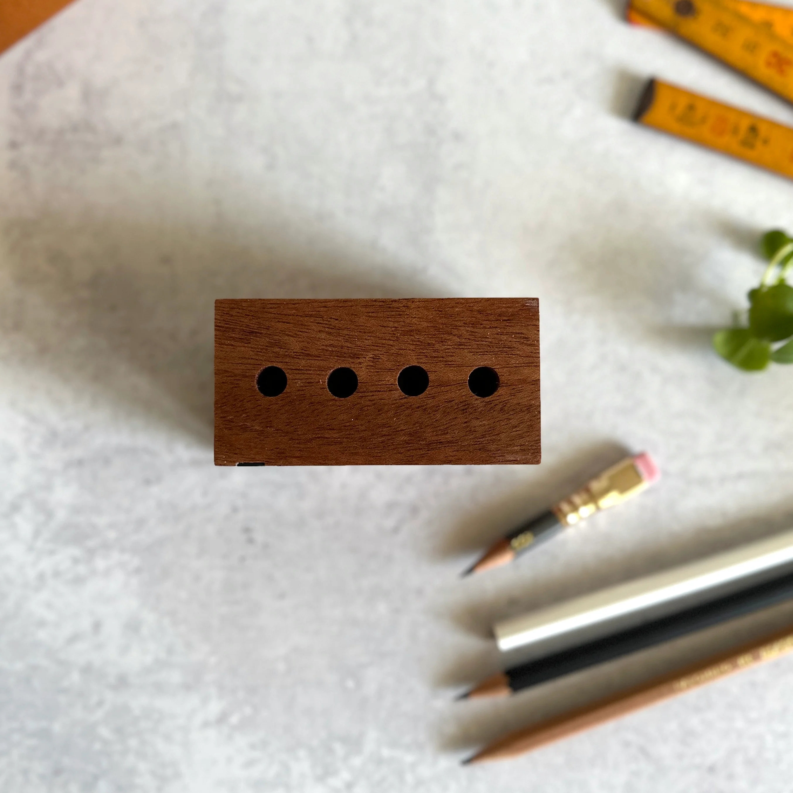 [Blackwing] Upright Four Pencil Display - Image 6