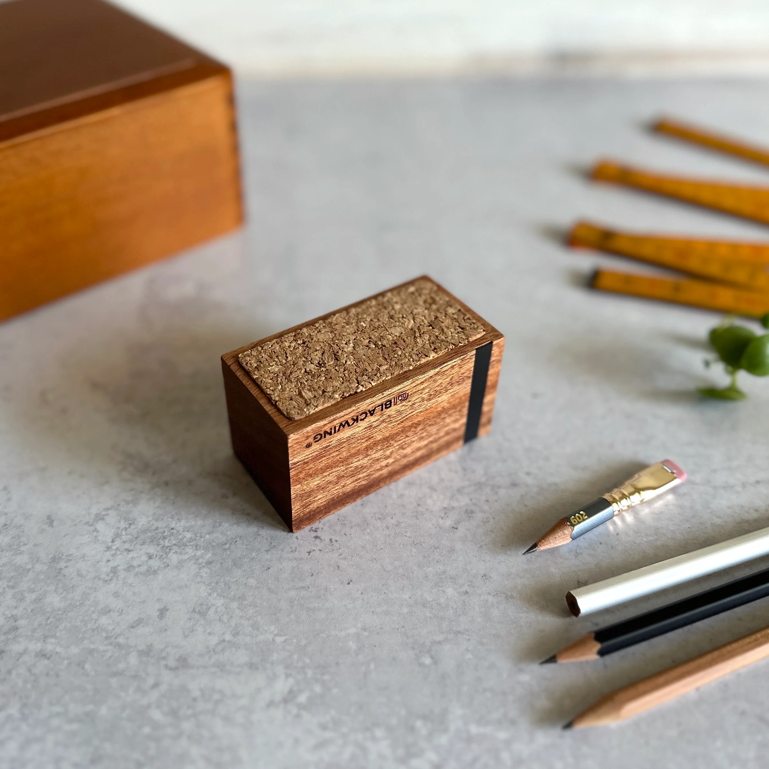 [Blackwing] Upright Four Pencil Display - Image 8