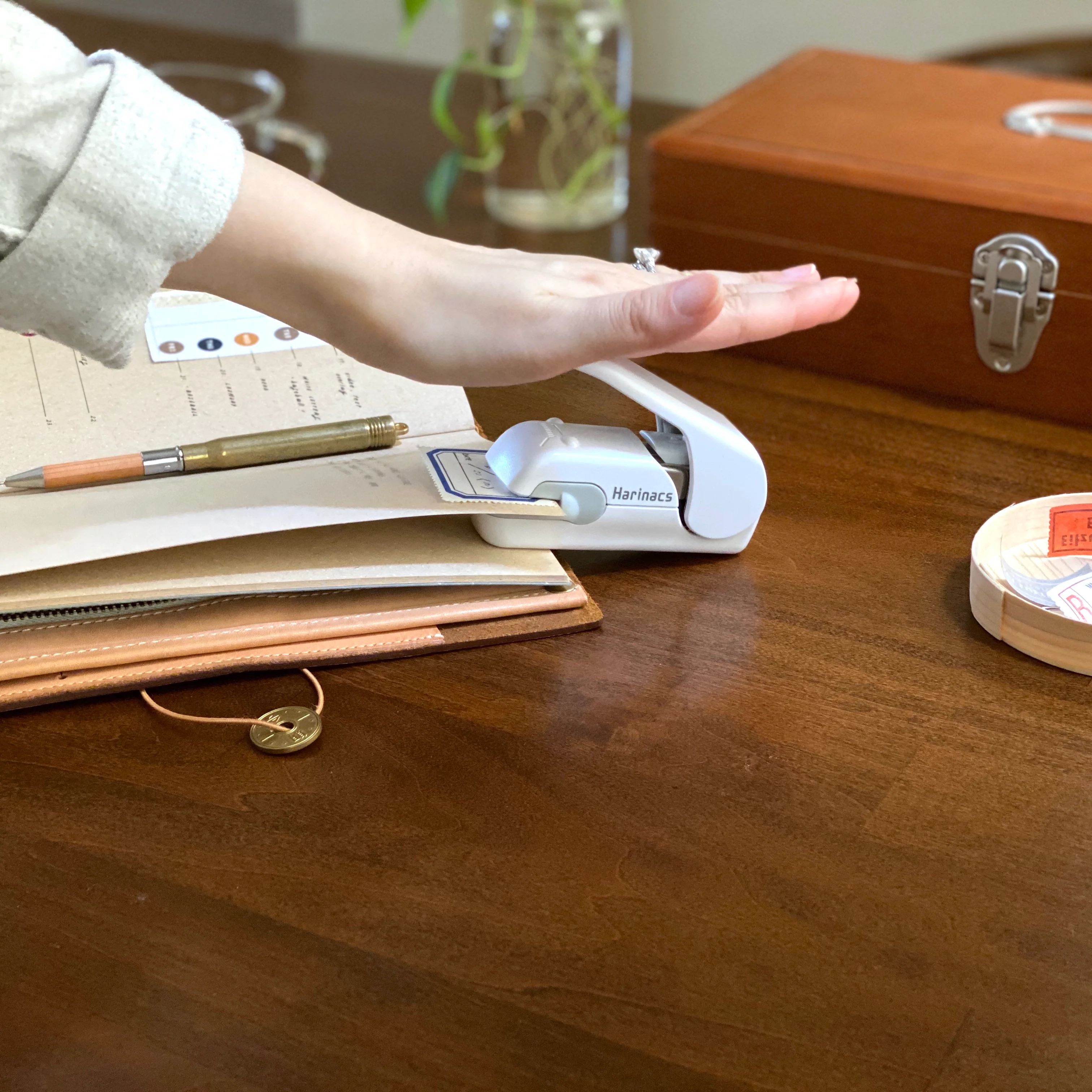 [Kokuyo] Harinacs Press //  Staple-free Stapler - Image 7
