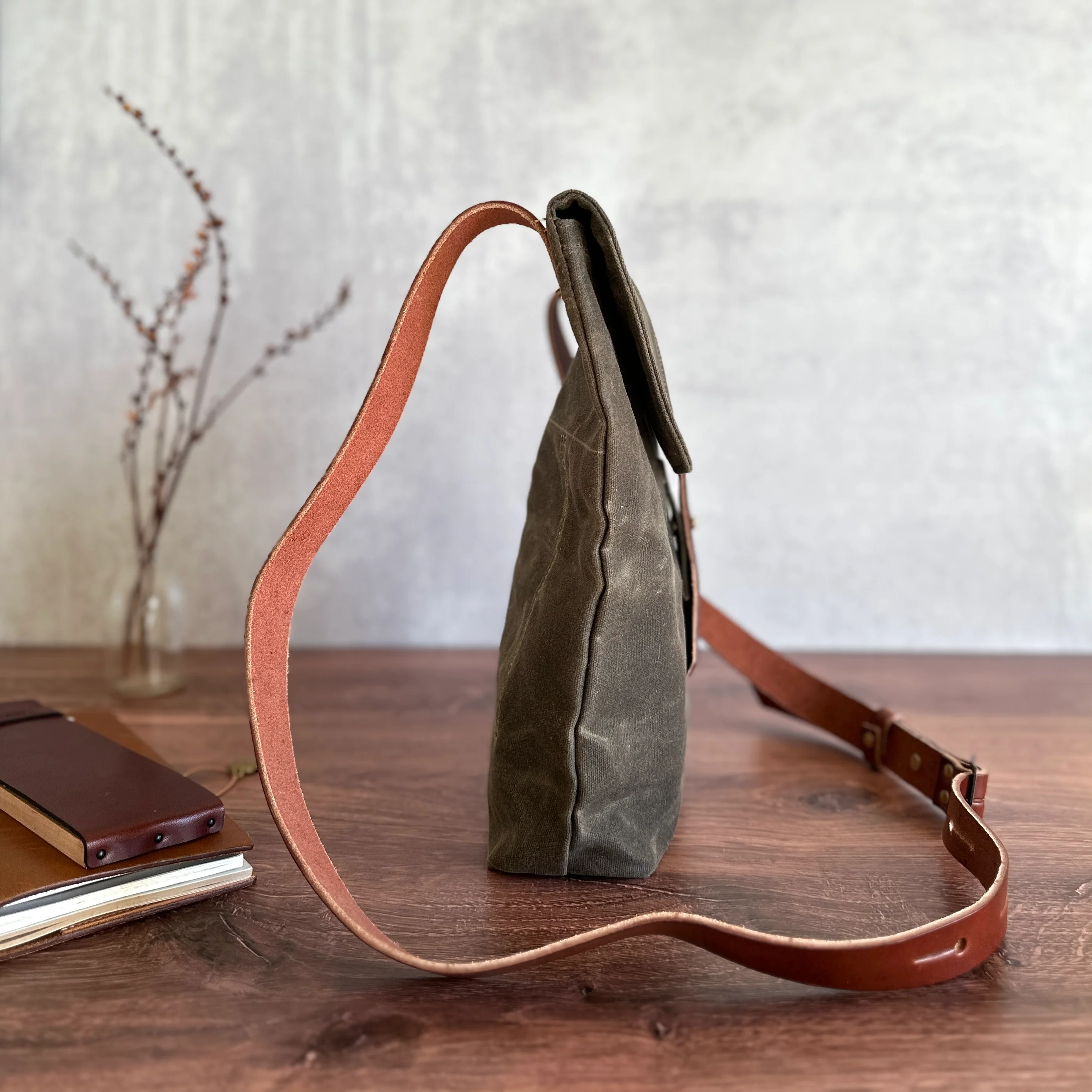 [Peg and Awl ] The Hunter Satchel - Image 13