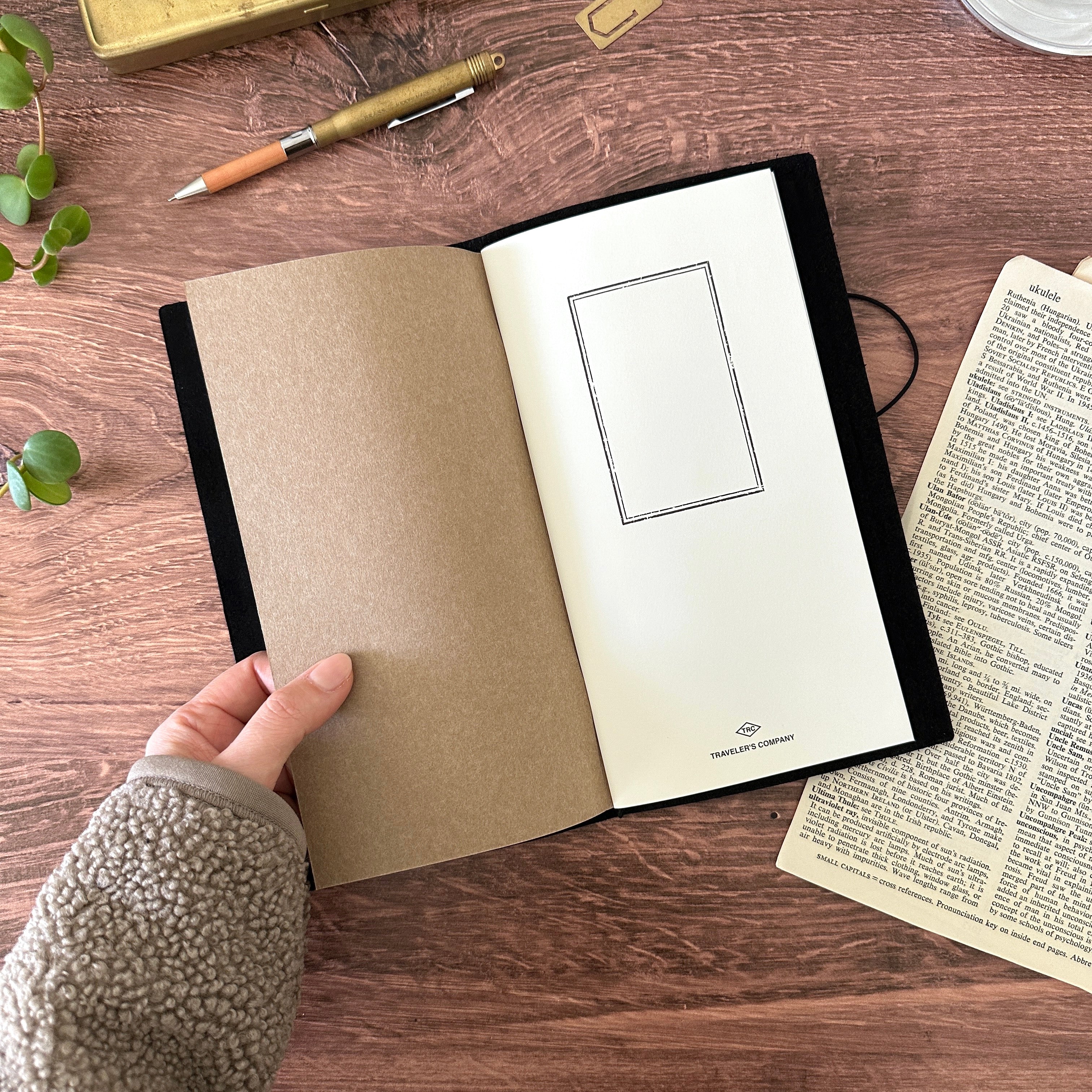 [TRC] Traveler's Notebook // Black - Image 5