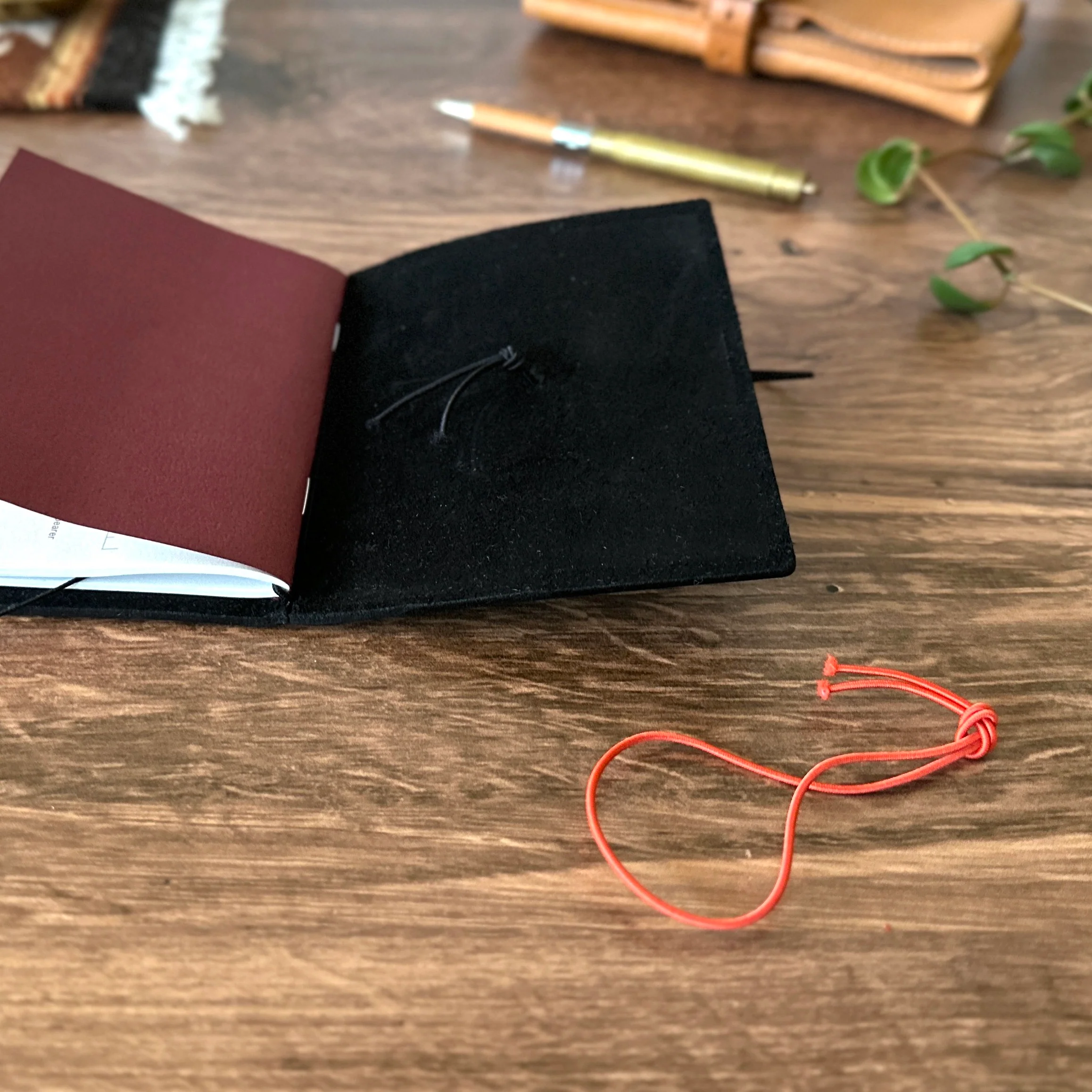 [TRC] Traveler's Notebook // Black (PASSPORT) - Image 10