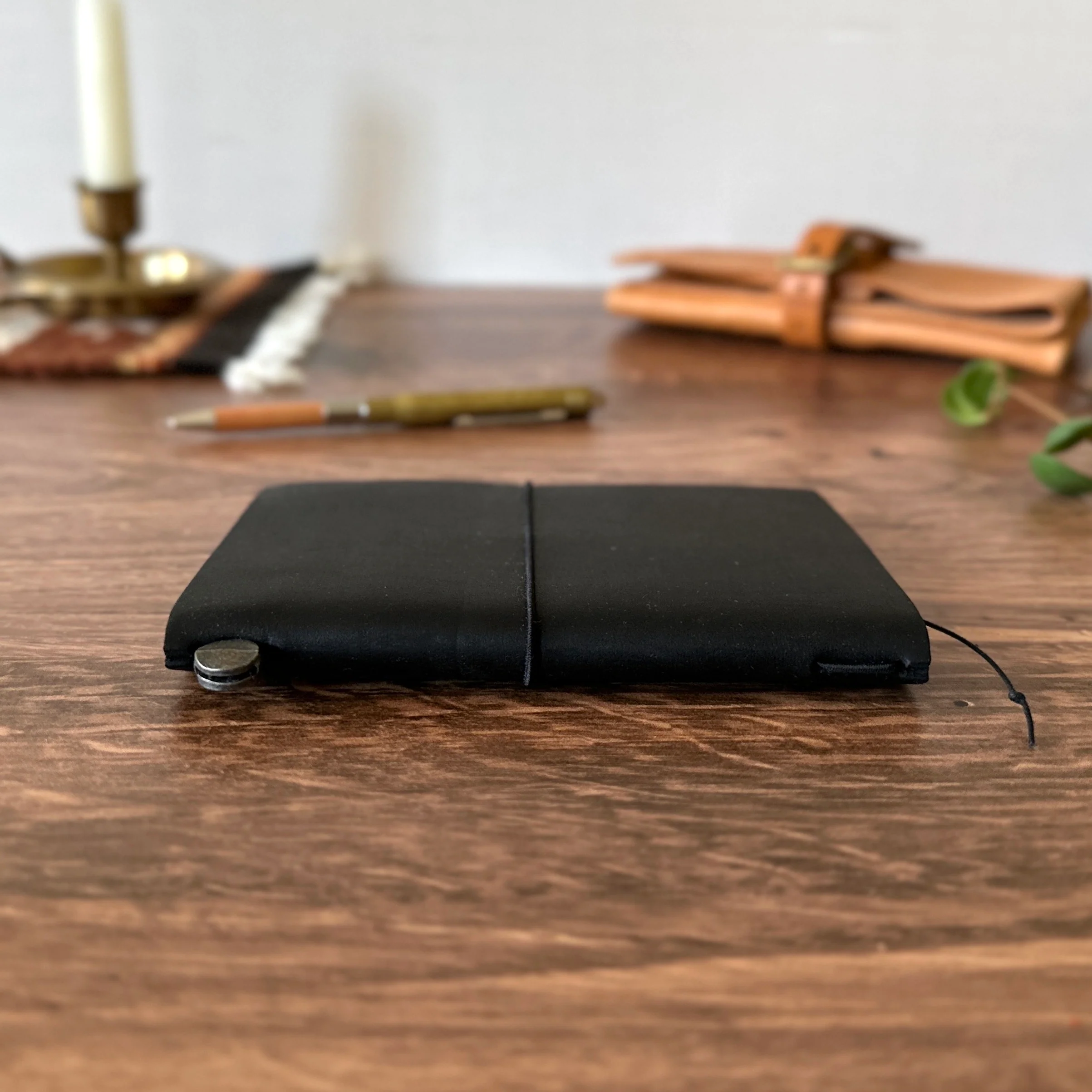 [TRC] Traveler's Notebook // Black (PASSPORT) - Image 11
