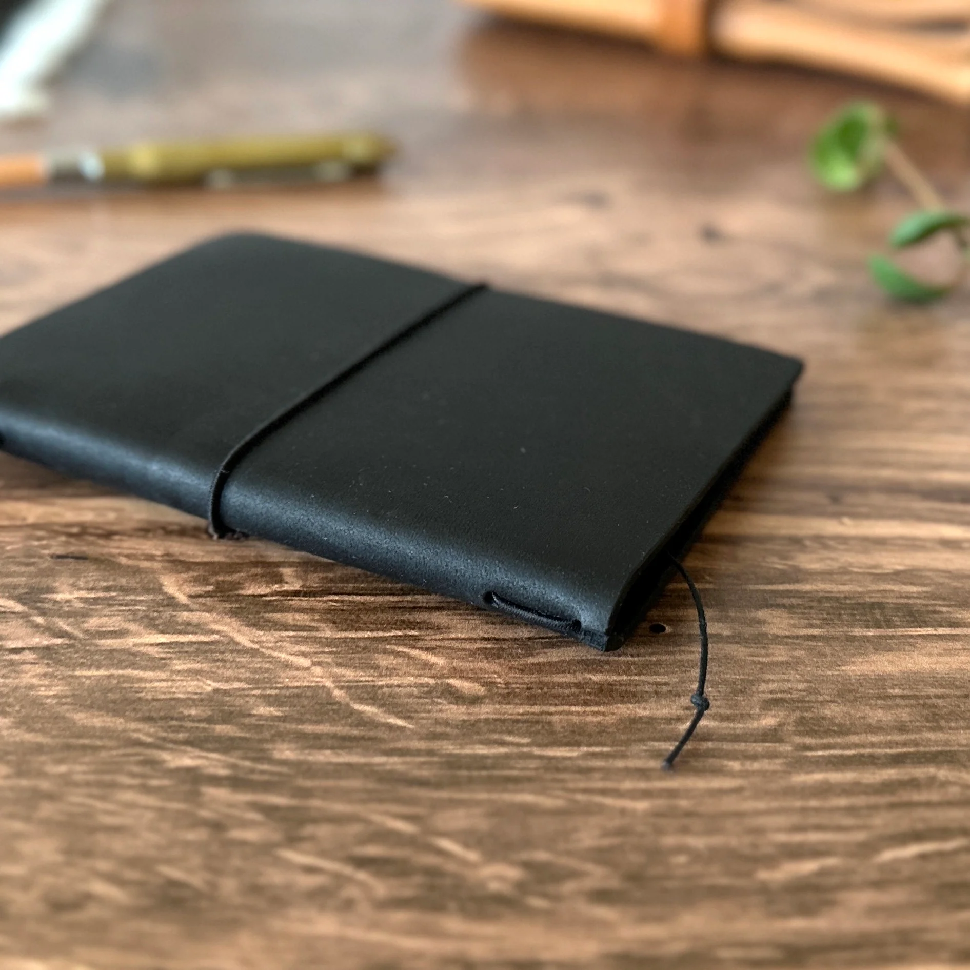 [TRC] Traveler's Notebook // Black (PASSPORT) - Image 12