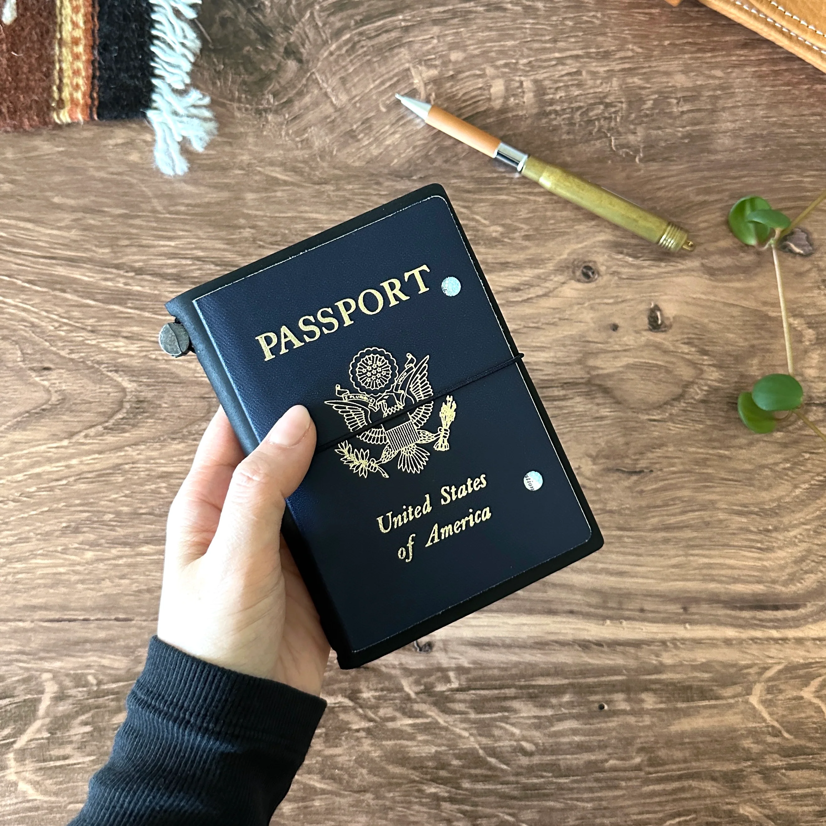 [TRC] Traveler's Notebook // Black (PASSPORT) - Image 3
