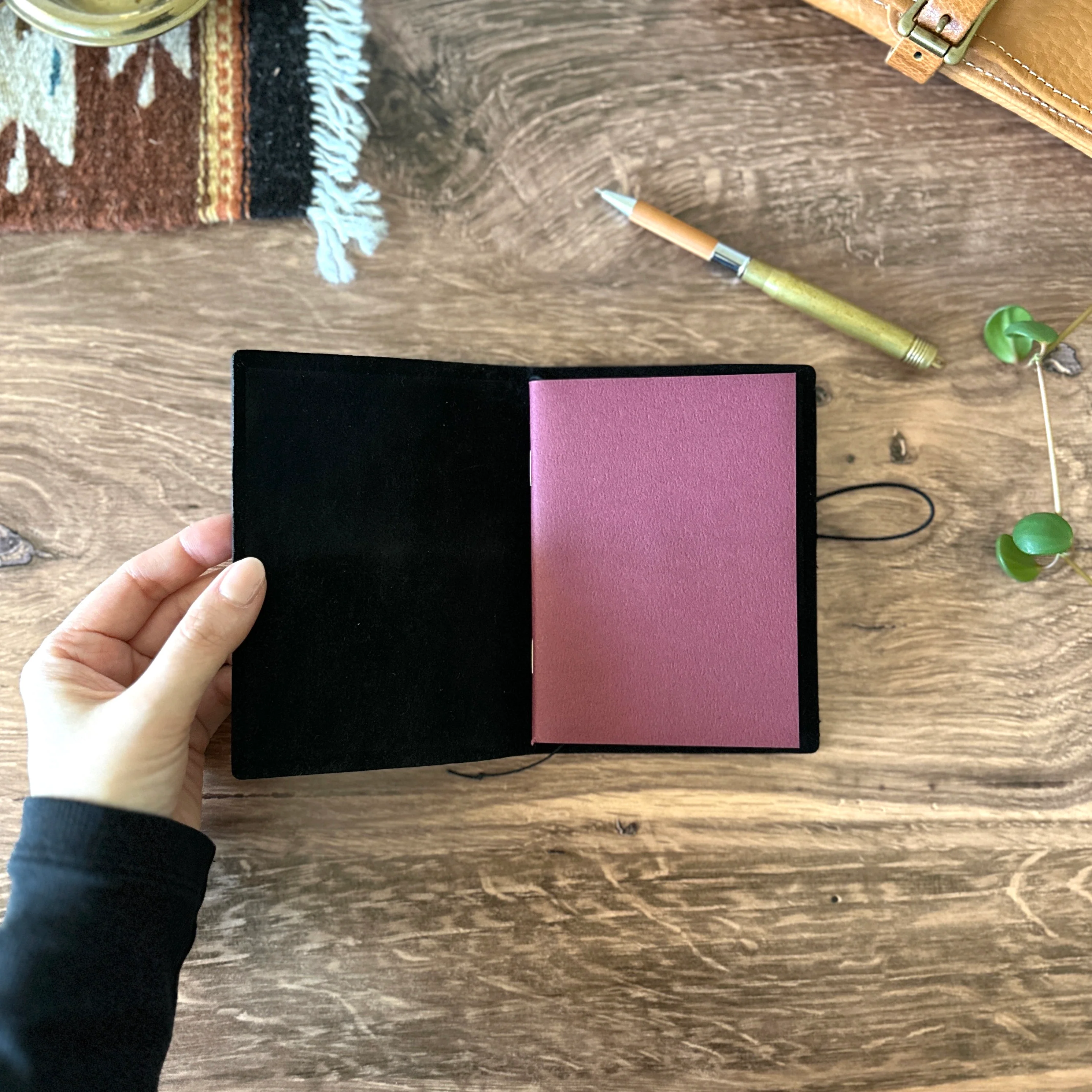 [TRC] Traveler's Notebook // Black (PASSPORT) - Image 5