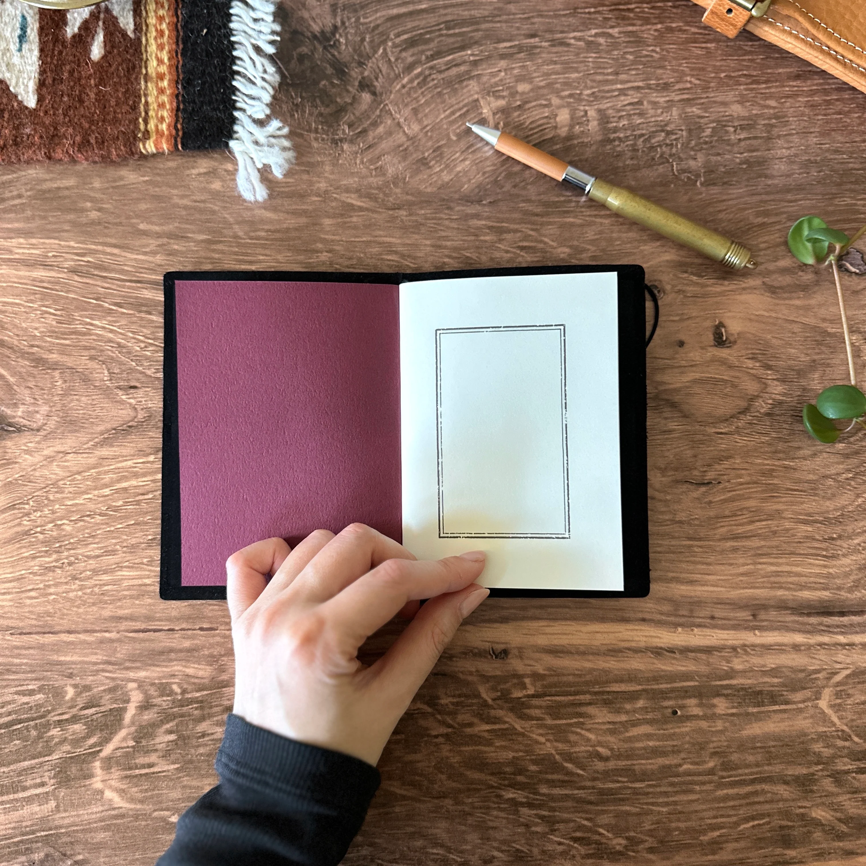 [TRC] Traveler's Notebook // Black (PASSPORT) - Image 6