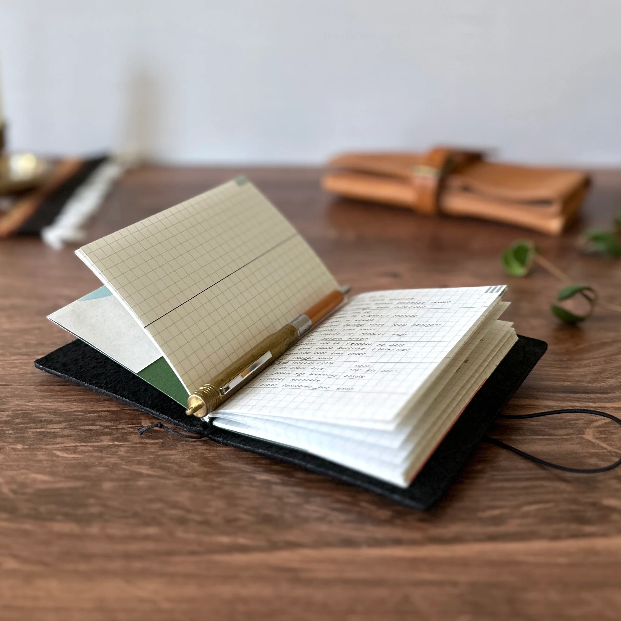[TRC] Traveler's Notebook // Black (PASSPORT) - Image 7