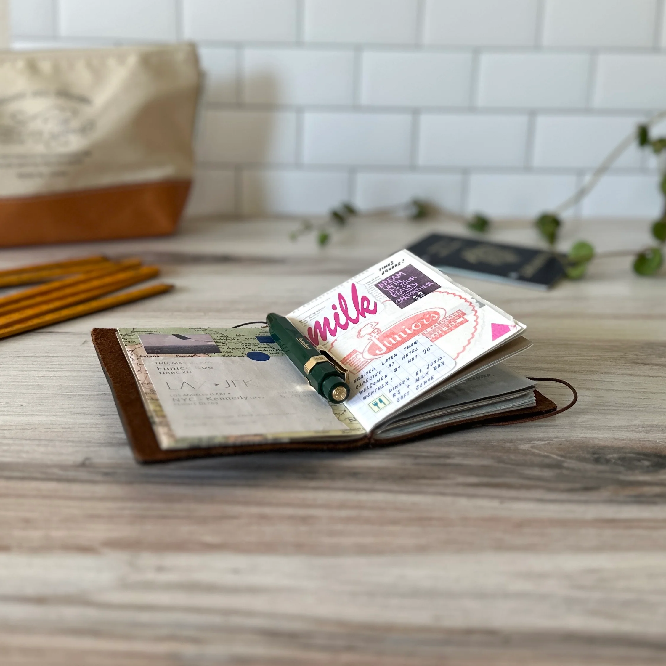 [TRC] Traveler's Notebook // Brown (PASSPORT) - Image 3