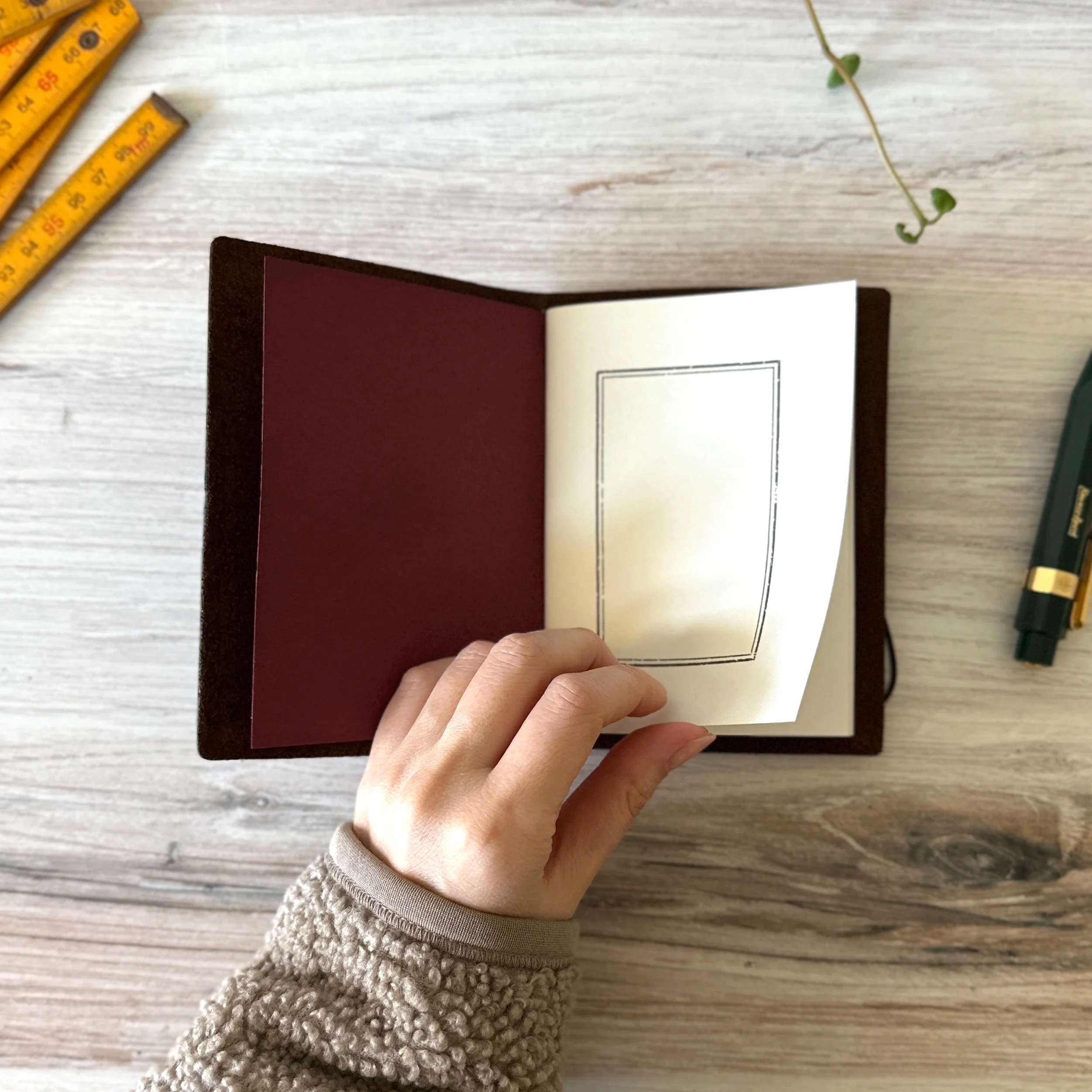 [TRC] Traveler's Notebook // Brown (PASSPORT) - Image 6